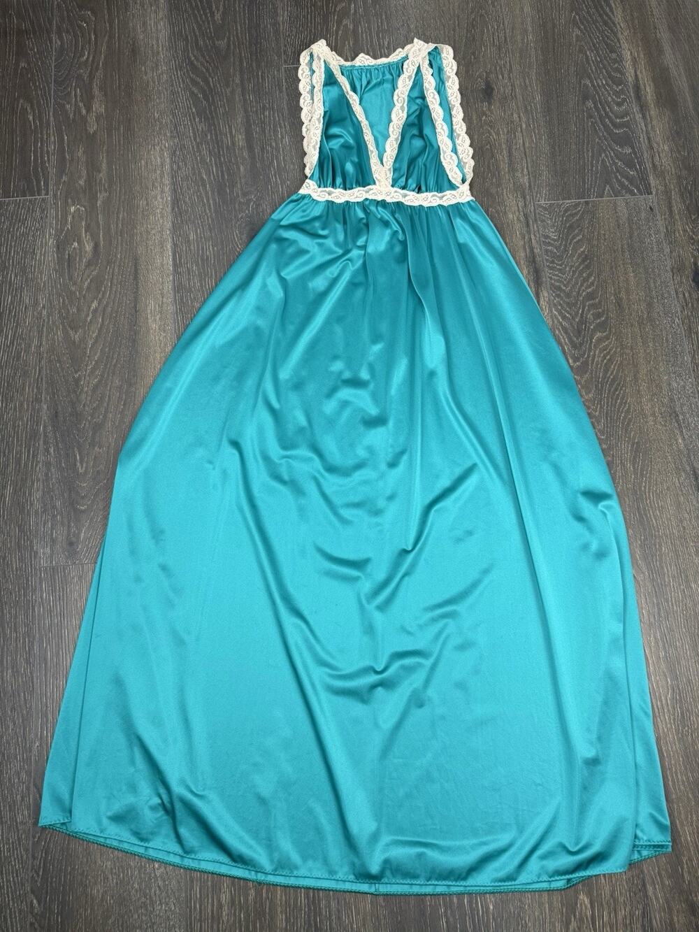 vintage turquoise or aqua green lace maxi Nightgown Size Large